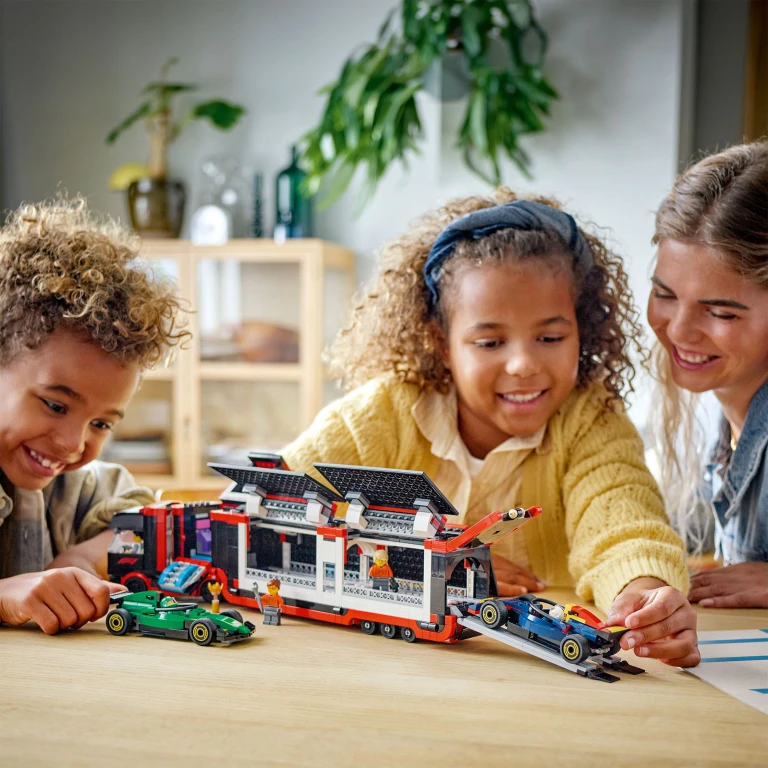 LEGO City F1 Truck met RB20 en AMR24 F1 Auto's - 1 stuk