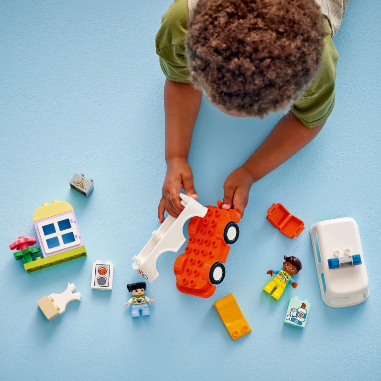 LEGO Duplo Town Ambulance met Chauffeur