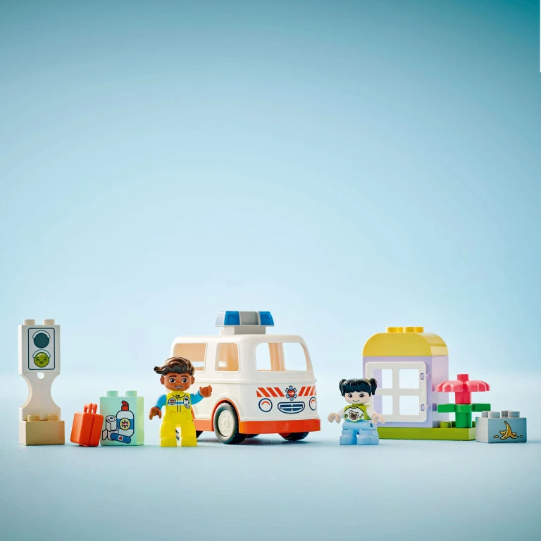 LEGO Duplo Town Ambulance met Chauffeur