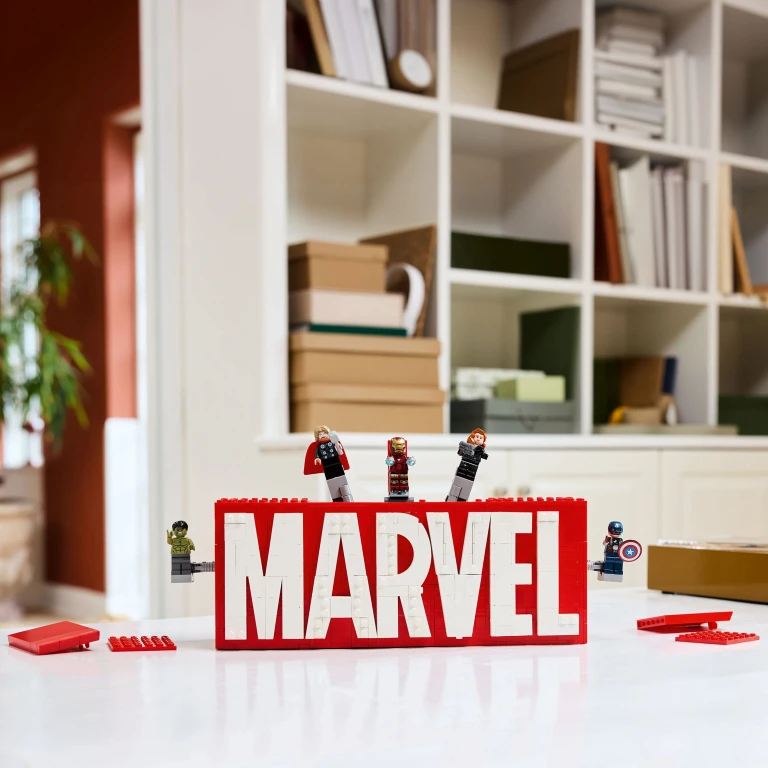 LEGO Super Heroes Marvel Logo en Minifiguren Bouwset