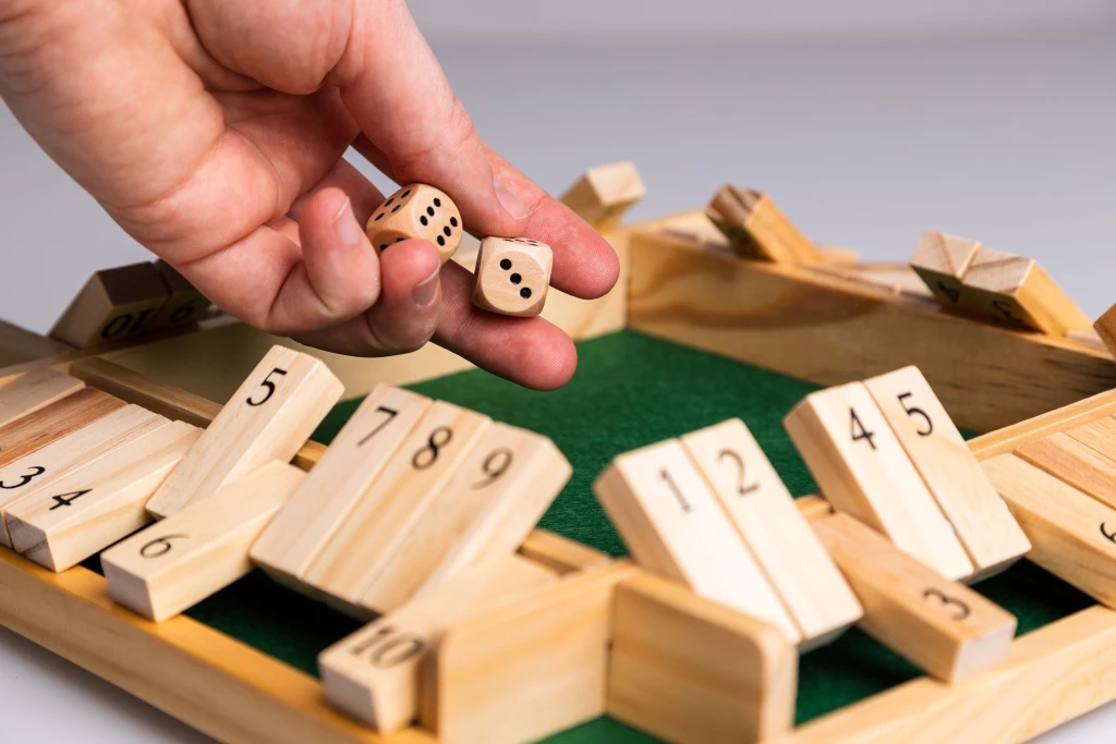 Clown Games Shut the Box houten bordspel - 1 stuk
