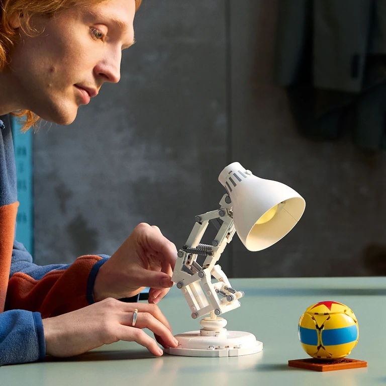 LEGO Ideas Disney Pixar Luxo Jr. Bouwset - 1 stuk
