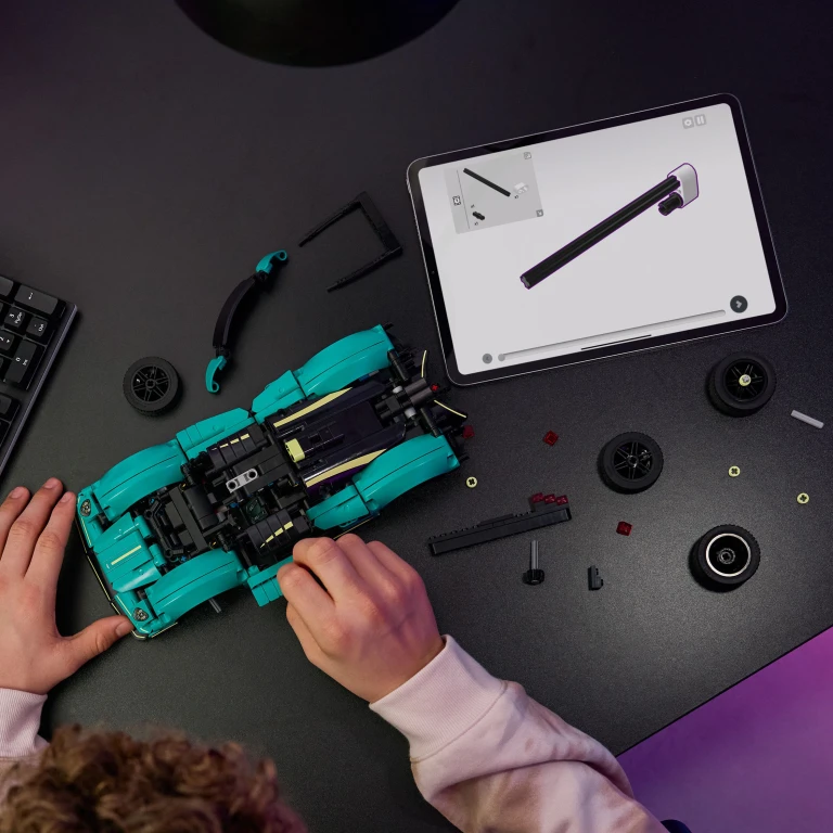 LEGO Technic Aston Martin Valkyrie Bouwset - 1 stuk