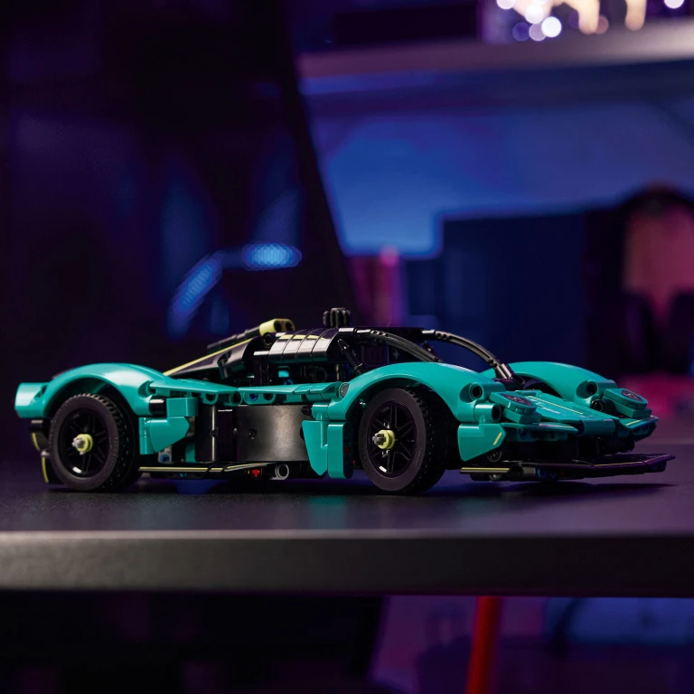 LEGO Technic Aston Martin Valkyrie Bouwset - 1 stuk