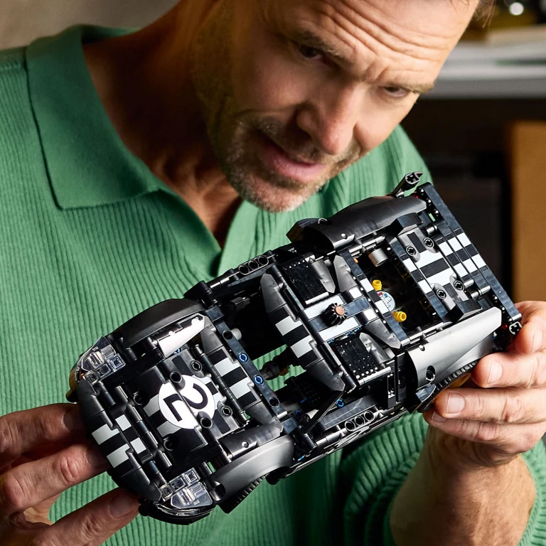 LEGO Technic 1966 Ford GT40 Racewagen - 1 stuk