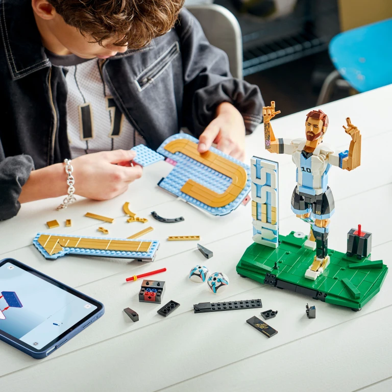LEGO Editions Lionel Messi 2-in-1 Bouwset - 1 stuk