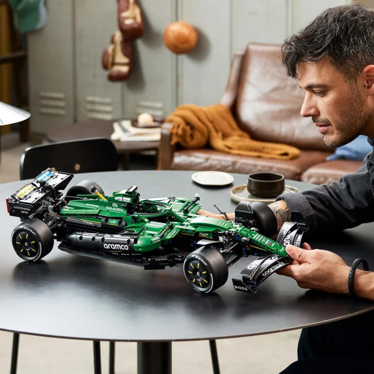 LEGO Technic F1 Race Car Aston Martin AMR25 - 1 stuk
