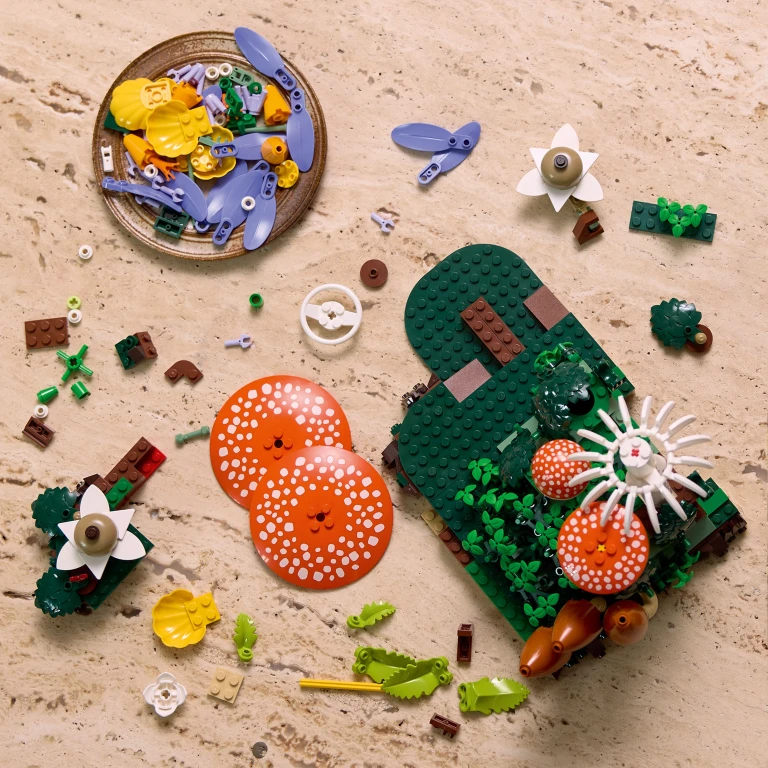 LEGO Icons Botanicals Bospaddenstoelen Bouwset - 1 stuk