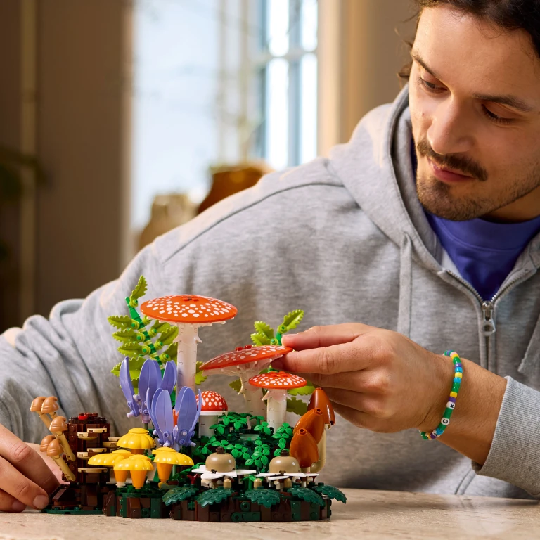 LEGO Icons Botanicals Bospaddenstoelen Bouwset - 1 stuk