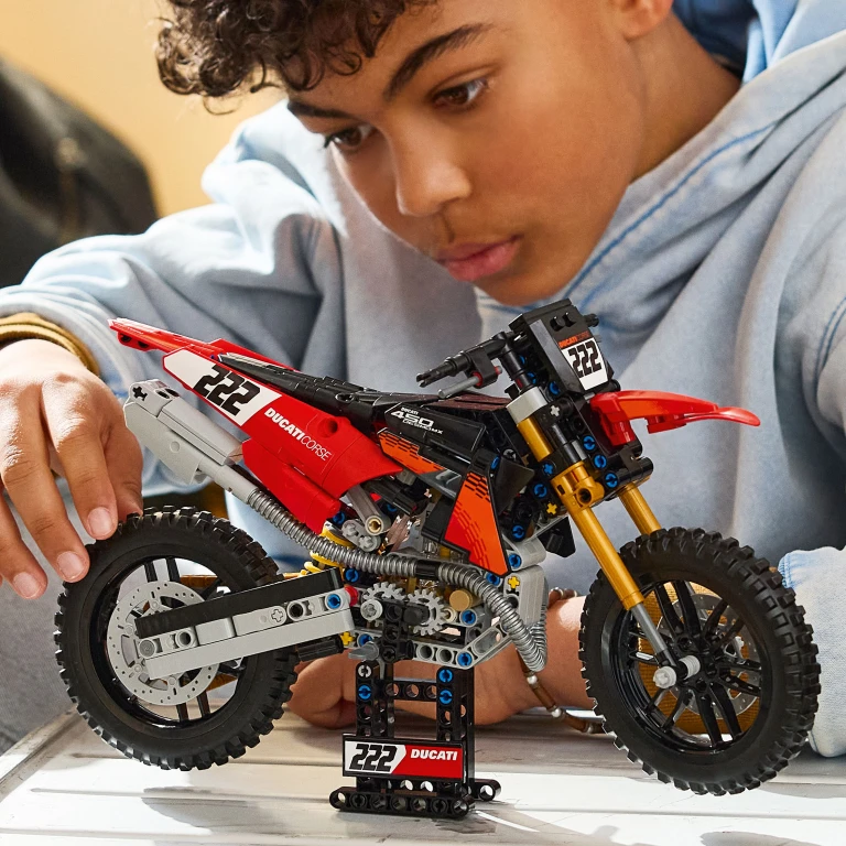 LEGO 42238 Technic Ducati Desmo450 MX Factory Motor