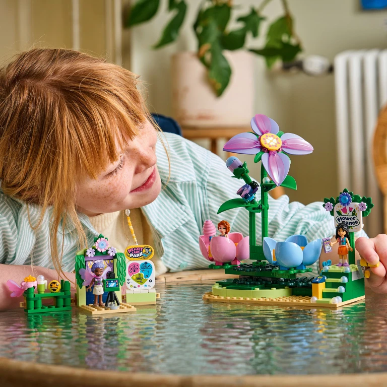 Lego 42702 Friends Draaiende Theekopjesattractie